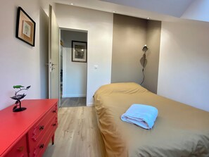 2 makuuhuonetta, silitysrauta/-lauta, Wi-Fi, vuodevaatteet