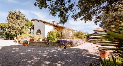 Apartment 'A' mit Gemeinschaftsgarten, WLAN und Klimaanlage