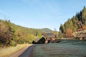 المنطقة المحيطة بالمنشأة