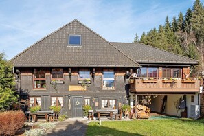 Exterior - Apartment 'Ferienwohnung Steinhäusle 1' with Mountain View, Shared Terrace and Wi-Fi (Vöhrenbach)