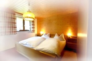 2 bedrooms, iron/ironing board, WiFi, bed sheets - Apartment 'Ferienwohnung Steinhäusle 2' with Mountain View, Shared Terrace and Wi-Fi (Vöhrenbach)