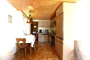 Kühlschrank, Ofen, Herdplatte, Geschirrspüler