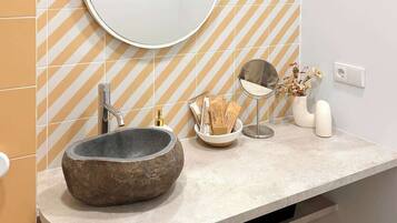 Regadera y secadora de cabello