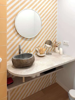 Douche, sèche-cheveux