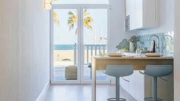 1 habitación, tabla de planchar con plancha, wifi y ropa de cama