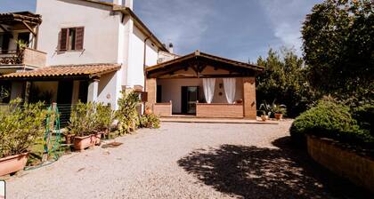 Apartment 'C' with Private Garden, Wi-Fi and Air Conditioning