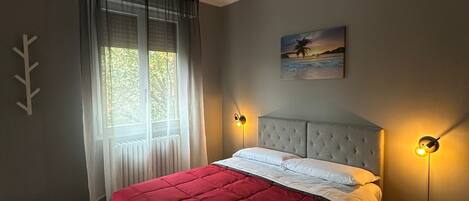 3 bedrooms, iron/ironing board, internet, bed sheets