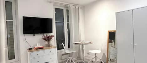 1 camera, Wi-Fi, lenzuola