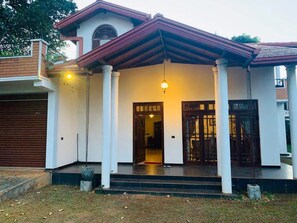 Front of property - Kings Court Residency  (Ampiyiya)