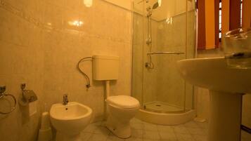 สบู่, ยาสระผม, กระดาษชำระ