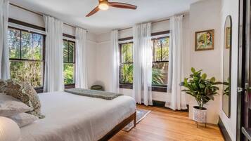 5 bedrooms, desk, iron/ironing board, WiFi