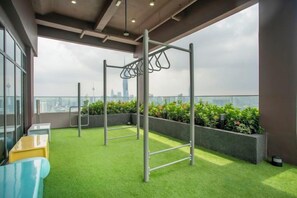 An outdoor gym area with exercise equipment and a view of the city skyline. - Riveria City near KL Sentral with Sky Infinity Pool by COBNB (Kuala Lumpur)
