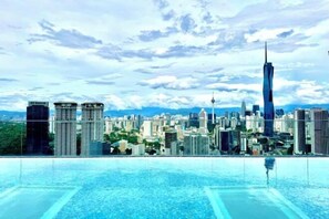 Outdoor pool - Riveria City near KL Sentral with Sky Infinity Pool by COBNB (Kuala Lumpur)