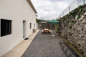 Outdoor dining - Apartment 'Valverdeapart' with Private Terrace and Wi-Fi (Madalena)