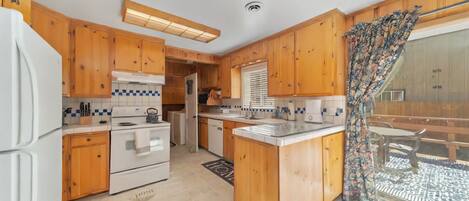 冰箱、微波炉、烤箱、炉灶