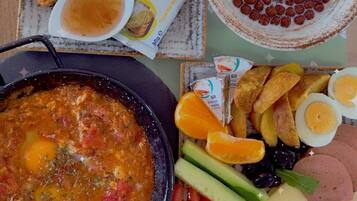 Desayuno buffet diario (EUR 35 por persona)