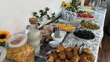 Zimmersafe, Schreibtisch, laptopgeeigneter Arbeitsplatz