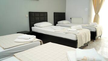 Caja de seguridad en la habitación y escritorio