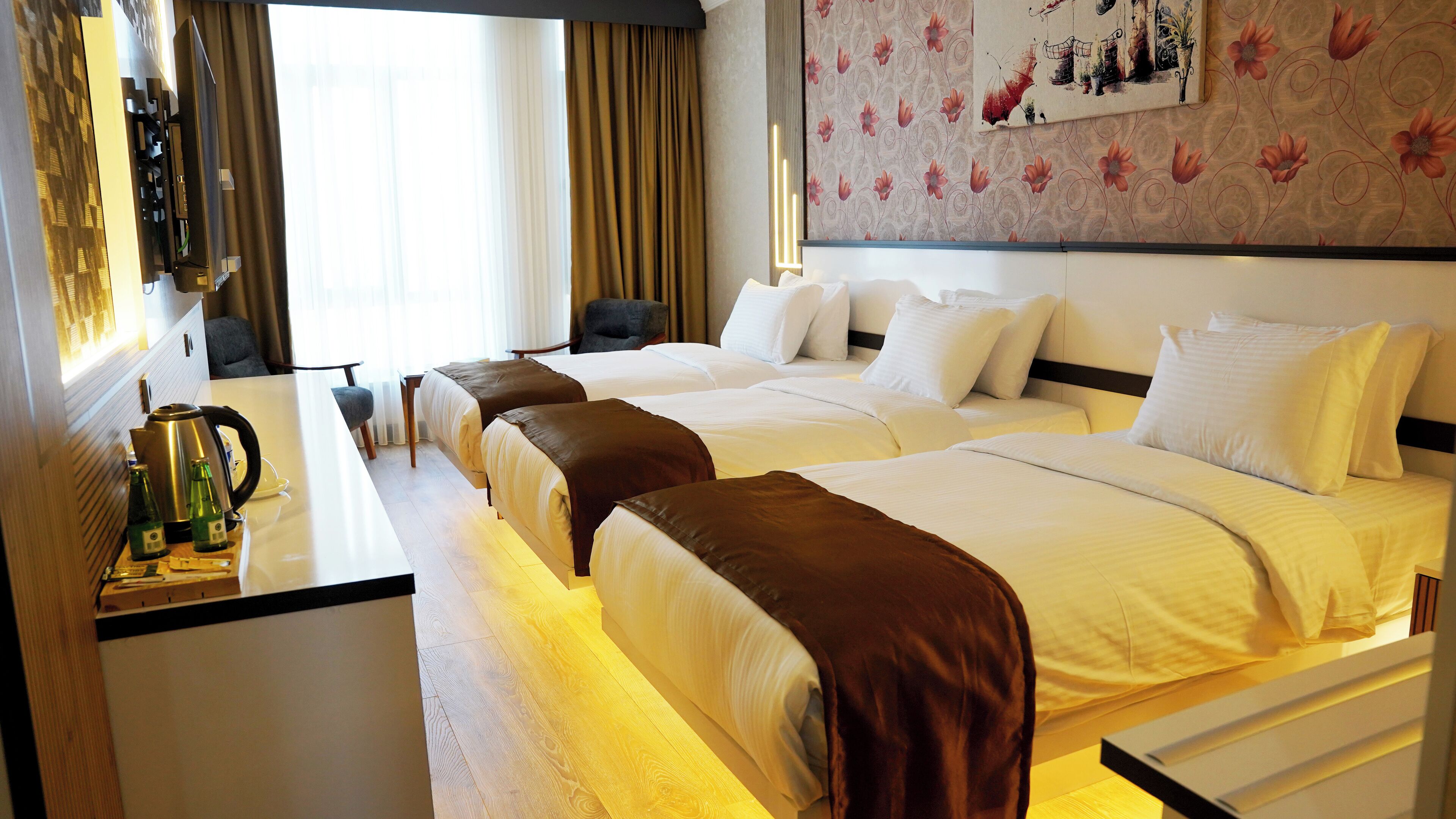 Standard-Dreibettzimmer | Select-Comfort-Betten, Minibar, Schreibtisch