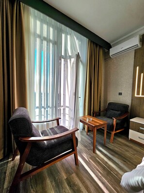 Standard Triple Room | Living area | 43-inch LED TV with satellite channels, heated floors