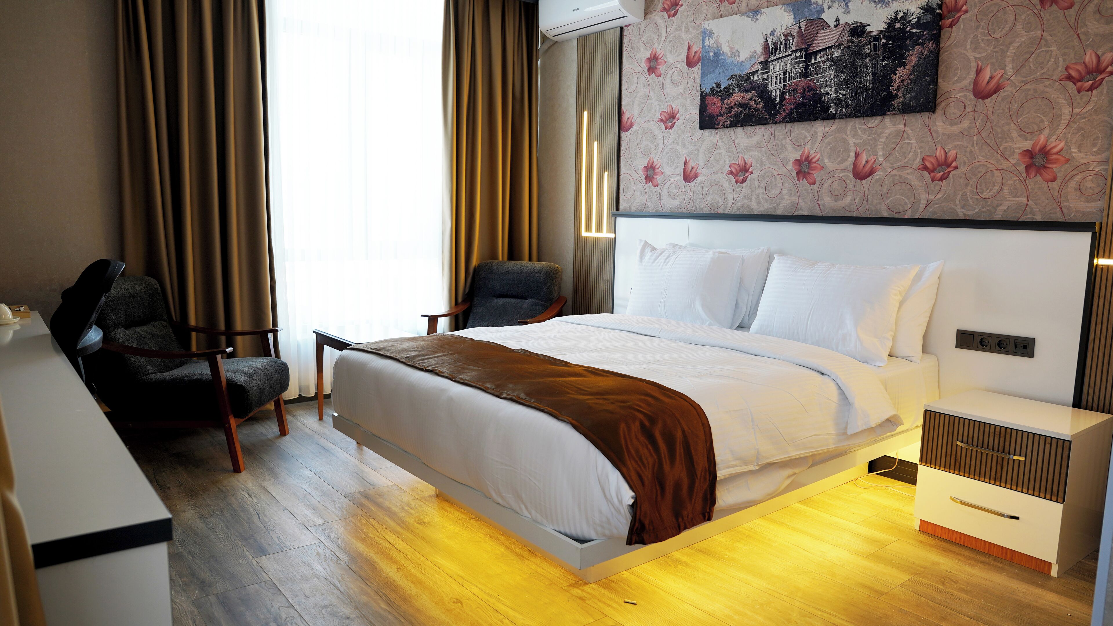 Standard-Doppelzimmer zur Einzelnutzung, 1 King-Bett, Balkon, Stadtblick | Select-Comfort-Betten, Minibar, Schreibtisch