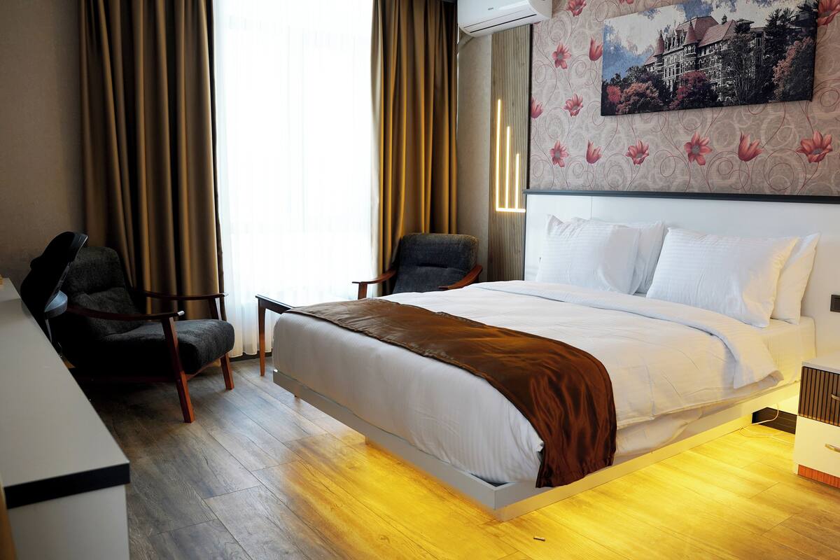 Desk, laptop workspace, free WiFi