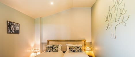 Familien-Suite, Gartenblick | Verdunkelungsvorhänge, Bügeleisen/Bügelbrett, kostenloses WLAN