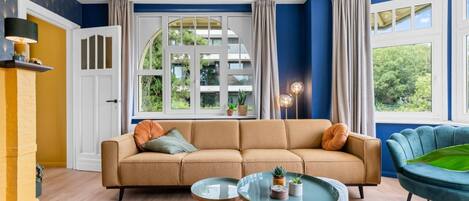 TV connectée, cheminée, baby-foot