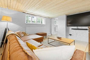 Télévision, cheminée