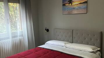 3 slaapkamers, een strijkplank/strijkijzer, wifi, beddengoed