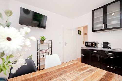 Green apartment for 4 | Food | Wifi |