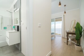 3 bedrooms, desk, iron/ironing board, travel crib - Madeiran Vernacular Villa • Sunset Views • Garden • Heating (Ponta do Pargo)