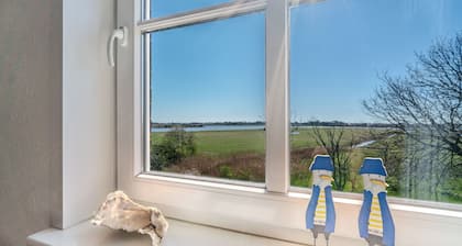 Apartment 'Fewo Weitblick' with Lake View, Shared Garden and Wi-Fi