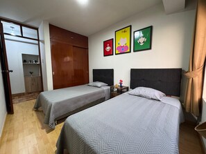 2 室のベッドルーム、アイロン / アイロン台、WiFi (無料)、ベッドシーツ