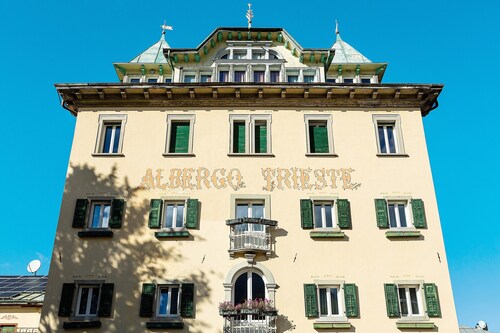 Room '12' with Wi-Fi