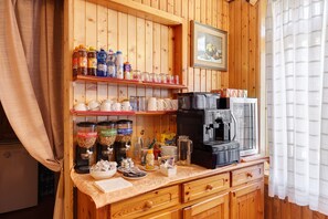 Dining - Room '5' with Mountain View, Shared Terrace and Wi-Fi (Lorenzago di Cadore)