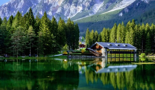 Exterior - Room '5' with Mountain View, Shared Terrace and Wi-Fi (Lorenzago di Cadore)