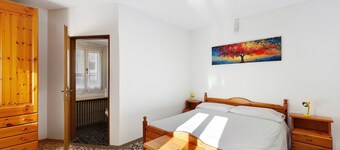 Room '6' with Mountain View and Wi-Fi