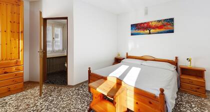 Room '6' with Mountain View and Wi-Fi