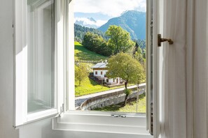Interior - Room '6' with Mountain View and Wi-Fi (Lorenzago di Cadore)