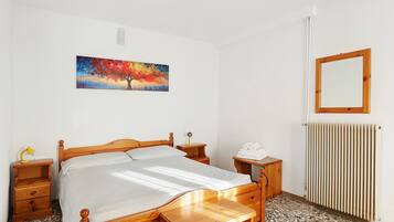 1 bedroom, WiFi, bed sheets