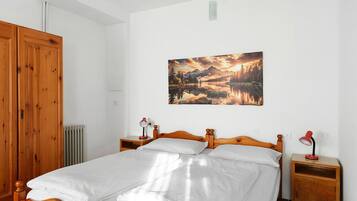 1 bedroom, WiFi, bed sheets