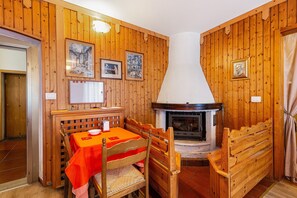 Dining - Room '7' with Wi-Fi in Lorenzago di Cadore (Lorenzago di Cadore)