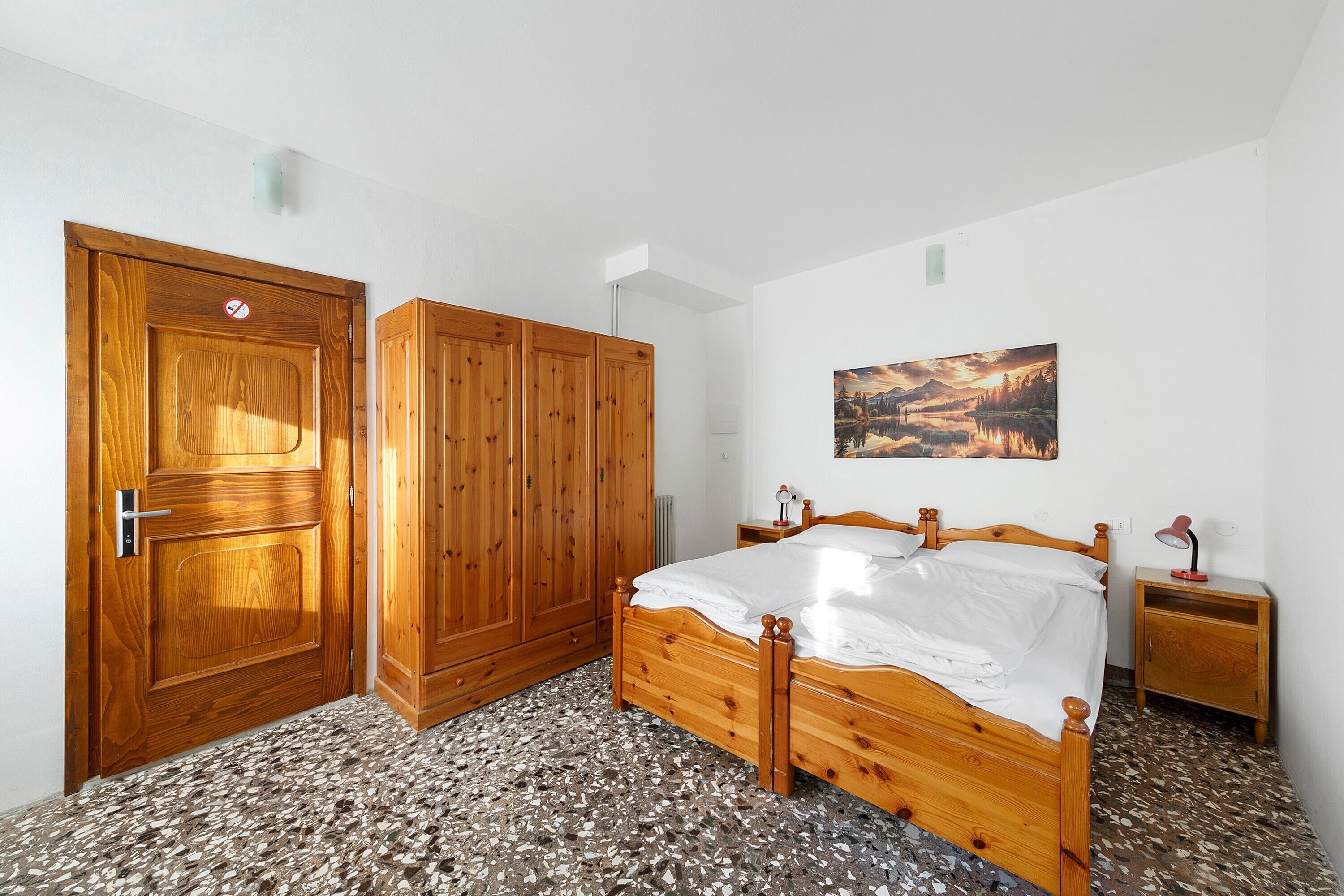 2 bedrooms, WiFi, bed sheets