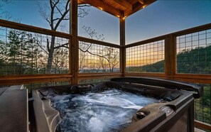 Tina de hidromasaje al aire libre