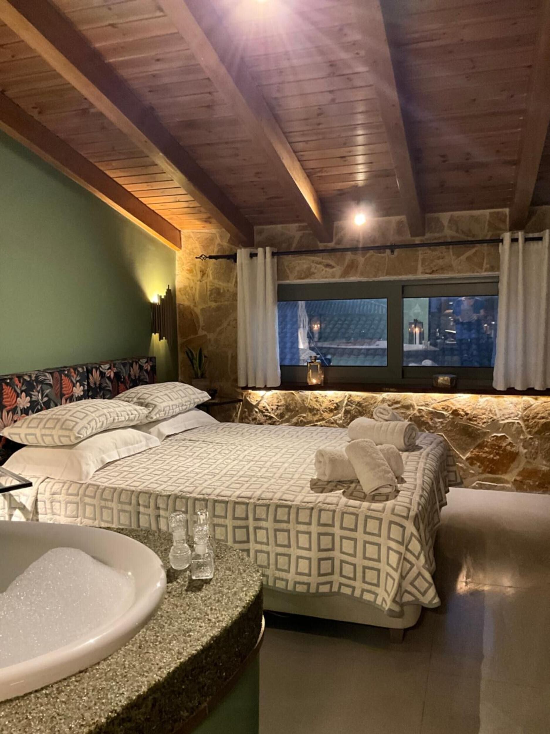 Strykjärn/strykbräda, wi-fi och sängkläder