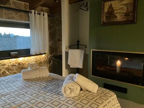 Tabla de planchar con plancha, wifi y ropa de cama 