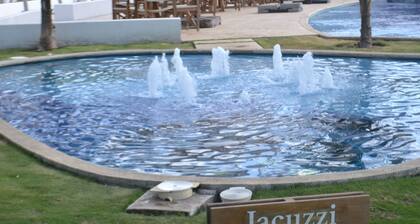 Luxury Villa w Direct Pool Entry Monterrico