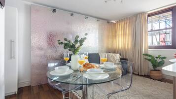 City Apartment, 1 Double Bed with Sofa bed, Non Smoking | In-room dining