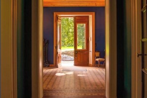 المنشأة من الداخل